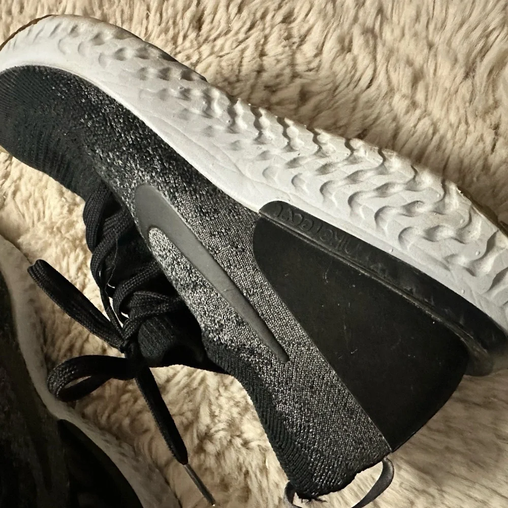 Nike Epic React Flyknit Running Shoes Women’s 8